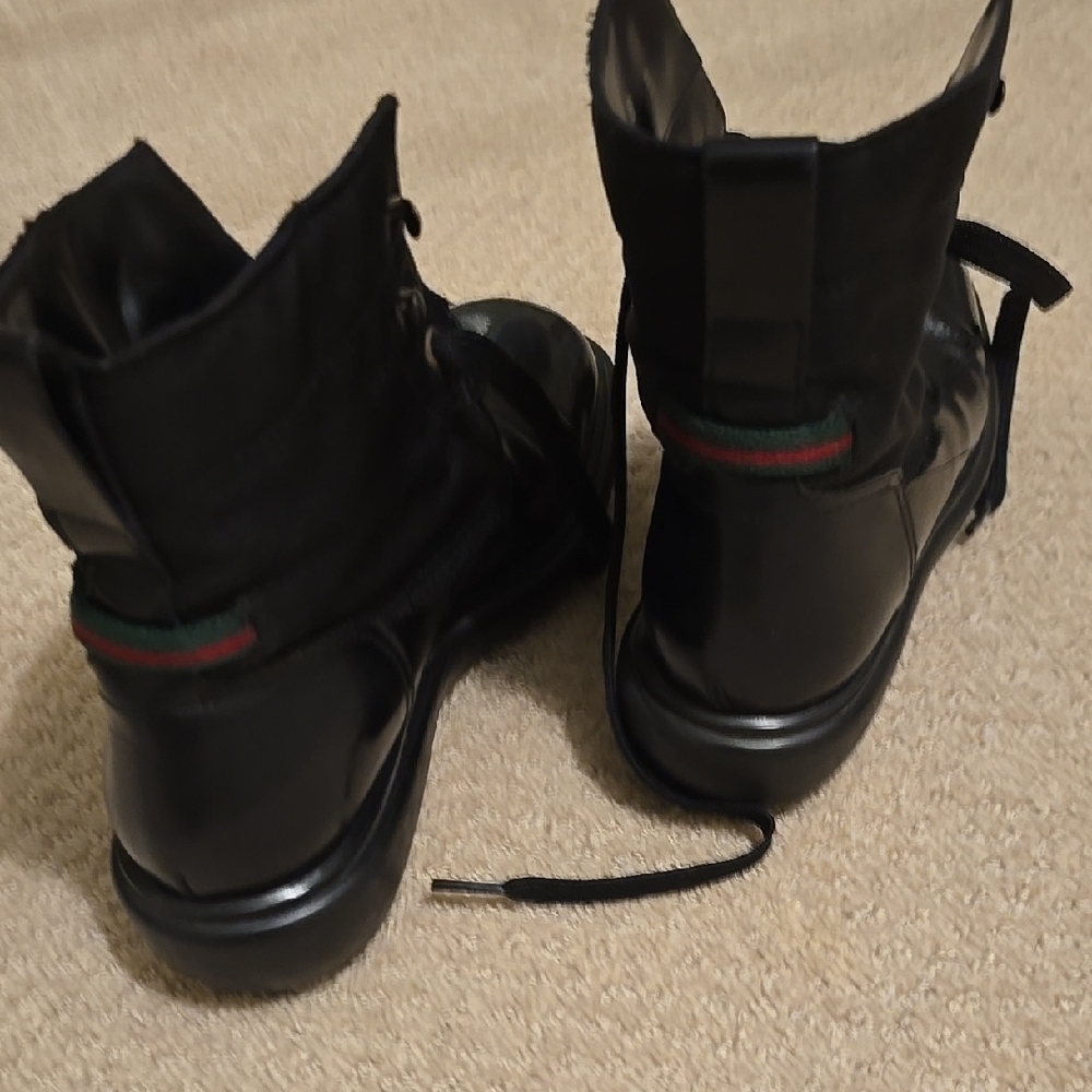 Black Leather GUCCI Boots with Green and Red Stripe